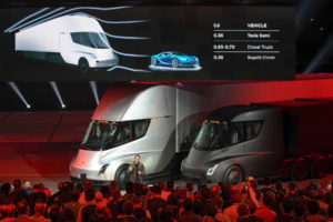 Tesla SEMI: Ecco il nuovo Camion Elettrico di Tesla Tesla SEMI: Ecco il nuovo Camion Elettrico di Tesla
