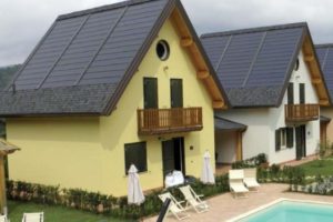 Tegole, Coppi e Scandole Solari: Ecco il Fotovoltaico Invisibile Tegole, Coppi e Scandole Solari: Ecco il Fotovoltaico Invisibile