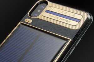 Tesla incontra Apple: arriva l’iPhone che si carica con Pannello Solare Tesla incontra Apple: arriva l’iPhone che si carica con Pannello Solare