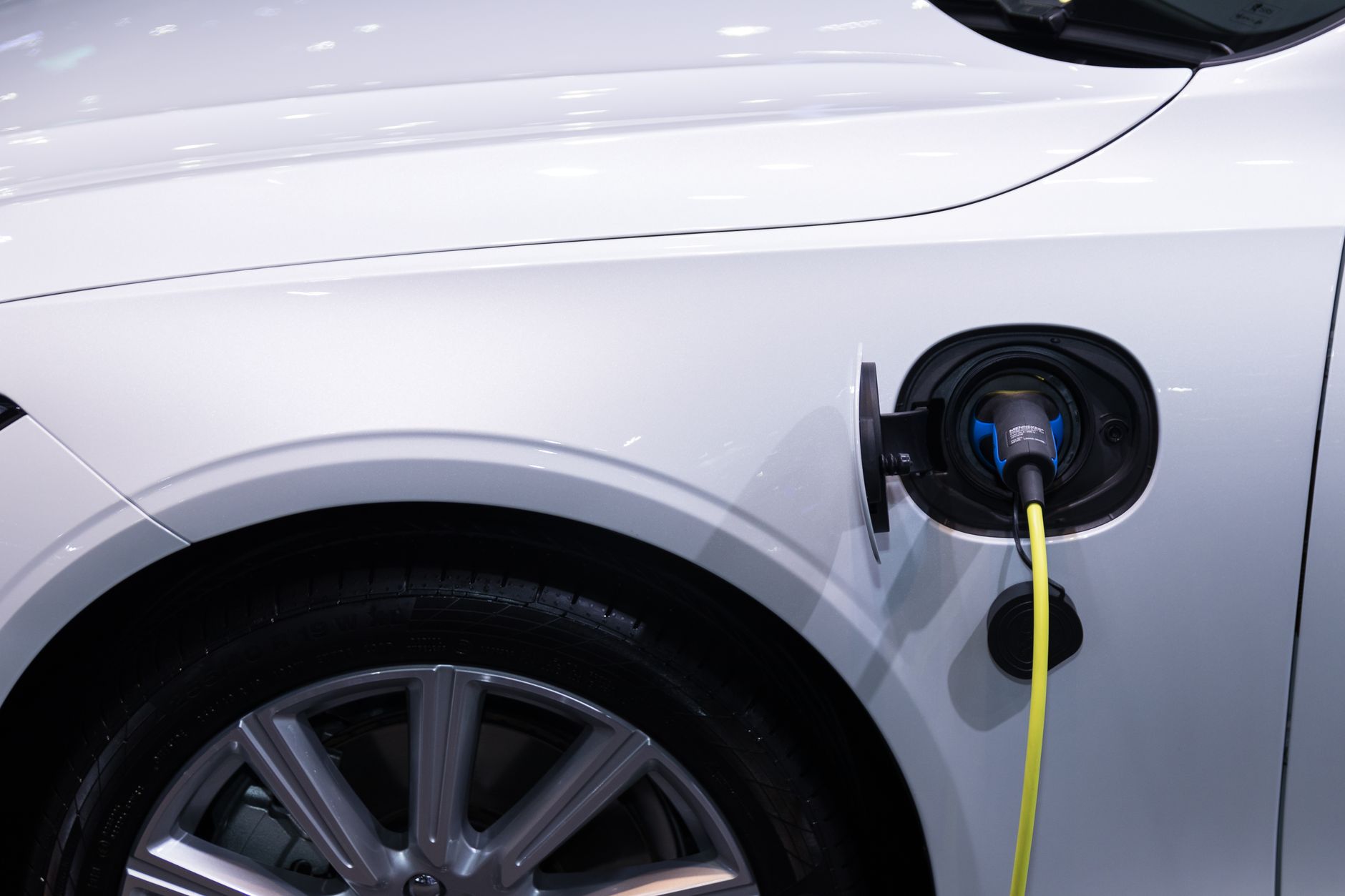 General Motors abilita vehicle-to-grid per auto esistenti: nessun hardware aggiuntivo