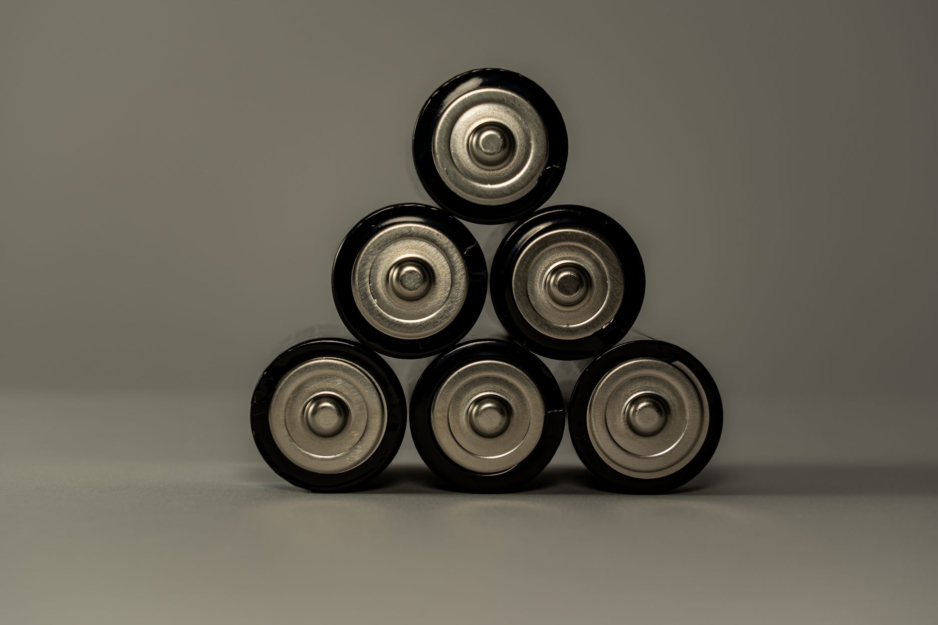 GM punta su batterie sodium-ion per accumulo e ricarica bidirezionale EV