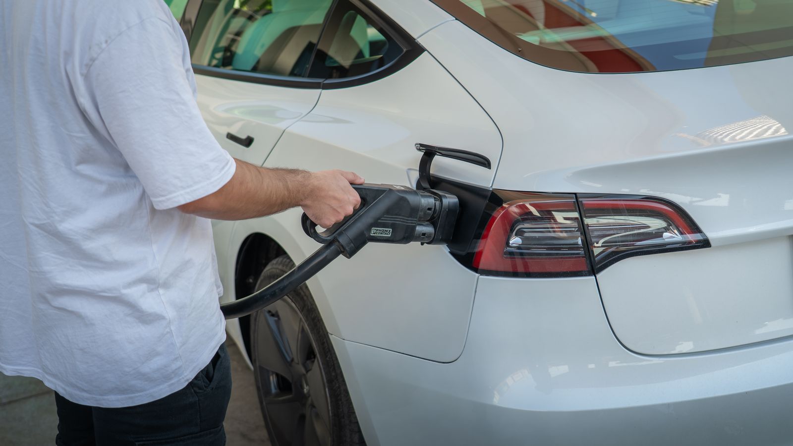 Tesla Model 3: in Cina arriva il V2L, gli USA restano fuori Tesla Model 3: in Cina arriva il V2L, gli USA restano fuori